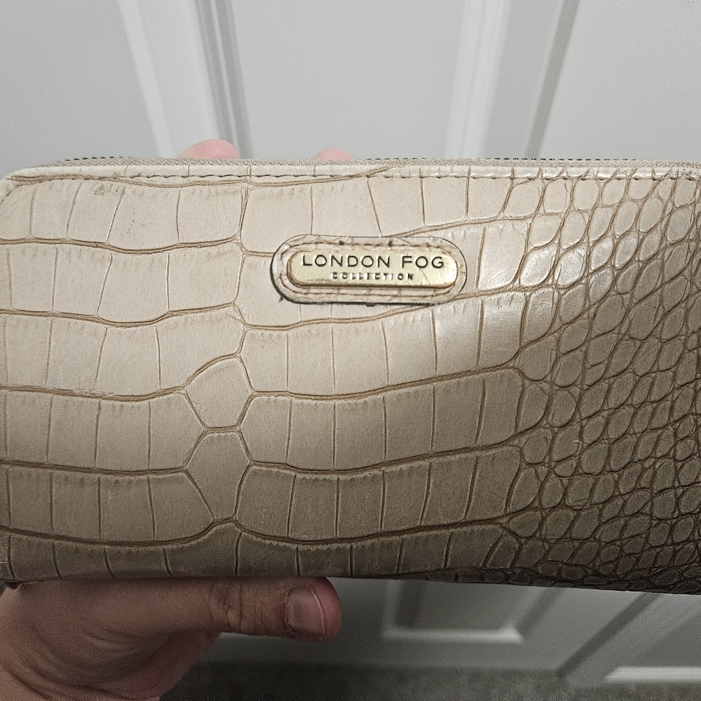London Fog Beige Crocodile-Embossed Wallet